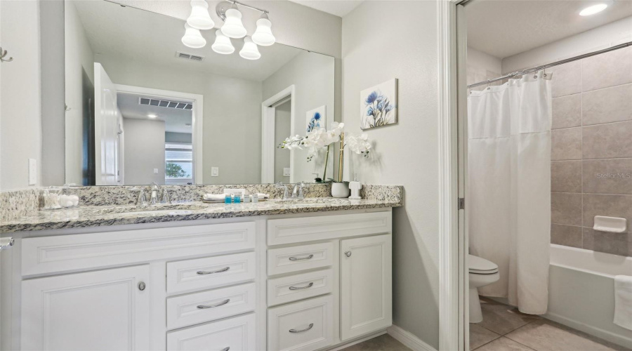 DAVENPORT, Florida 33837, 5 Bedrooms Bedrooms, ,4 BathroomsBathrooms,Residential,For Sale,OAK SPRING,0,MFRO6304419