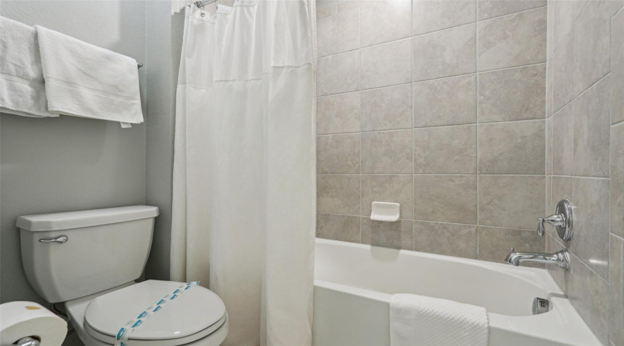 DAVENPORT, Florida 33837, 5 Bedrooms Bedrooms, ,4 BathroomsBathrooms,Residential,For Sale,OAK SPRING,0,MFRO6304419