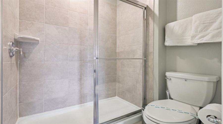 DAVENPORT, Florida 33837, 5 Bedrooms Bedrooms, ,4 BathroomsBathrooms,Residential,For Sale,OAK SPRING,0,MFRO6304419