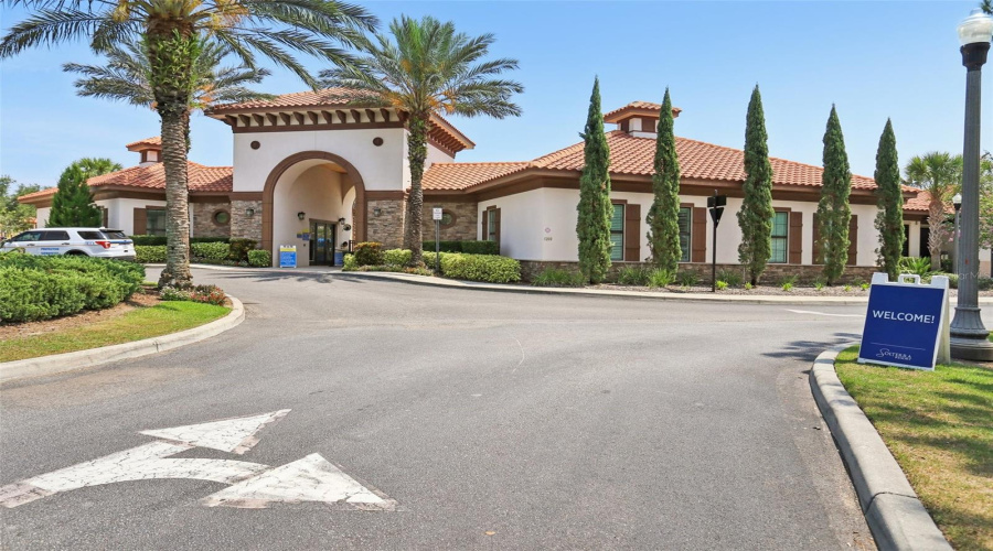 DAVENPORT, Florida 33837, 5 Bedrooms Bedrooms, ,4 BathroomsBathrooms,Residential,For Sale,OAK SPRING,0,MFRO6304419