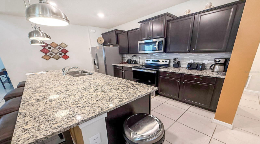 Davenport, Florida 33897, 7 Bedrooms Bedrooms, ,5 Bathroomsbathrooms,Residential,For Sale,Summer,Mfrs5128091