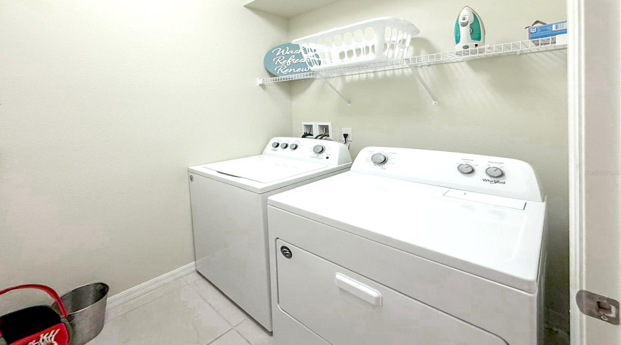 Davenport, Florida 33897, 7 Bedrooms Bedrooms, ,5 Bathroomsbathrooms,Residential,For Sale,Summer,Mfrs5128091