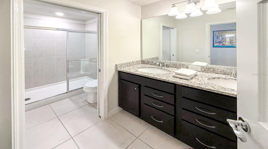Davenport, Florida 33897, 7 Bedrooms Bedrooms, ,5 Bathroomsbathrooms,Residential,For Sale,Summer,Mfrs5128091