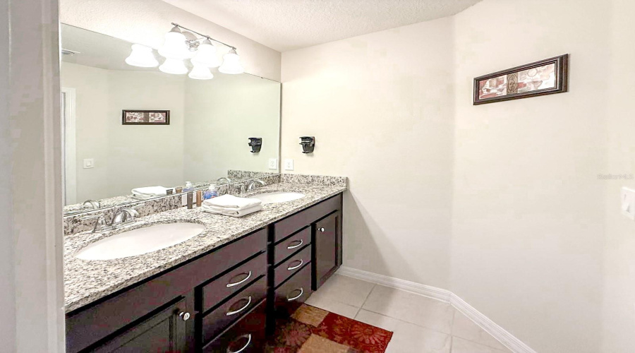Davenport, Florida 33897, 7 Bedrooms Bedrooms, ,5 Bathroomsbathrooms,Residential,For Sale,Summer,Mfrs5128091