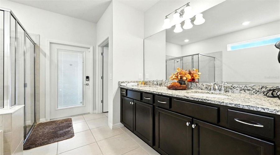 DAVENPORT, Florida 33897, 7 Bedrooms Bedrooms, ,5 BathroomsBathrooms,Residential,For Sale,SUMMER,0,MFRS5128091