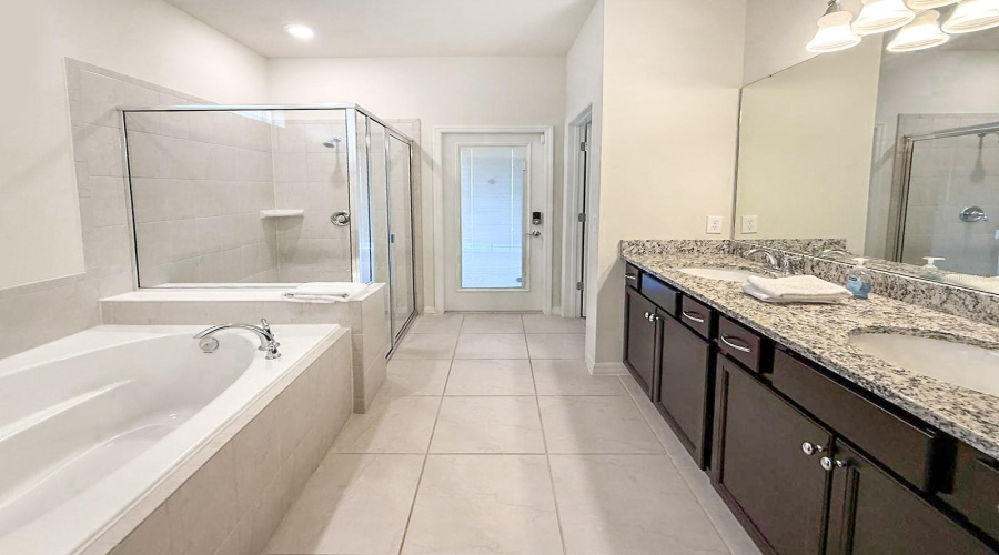 Davenport, Florida 33897, 7 Bedrooms Bedrooms, ,5 Bathroomsbathrooms,Residential,For Sale,Summer,Mfrs5128091