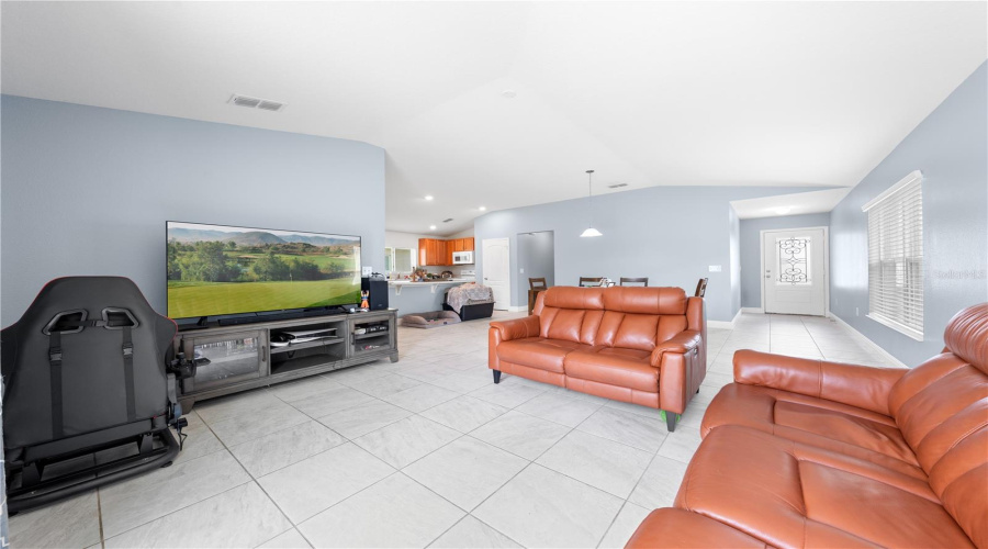 Davenport, Florida 33837, 3 Bedrooms Bedrooms, ,2 Bathroomsbathrooms,Residential,For Sale,Miles,Mfro6314109