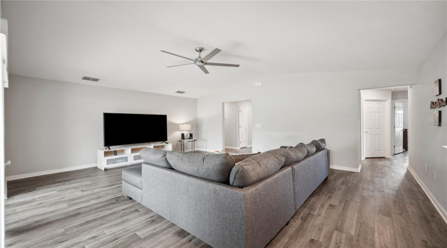 Davenport, Florida 33837, 4 Bedrooms Bedrooms, ,2 Bathroomsbathrooms,Residential,For Sale,Cloverbrook,Mfrl4953482