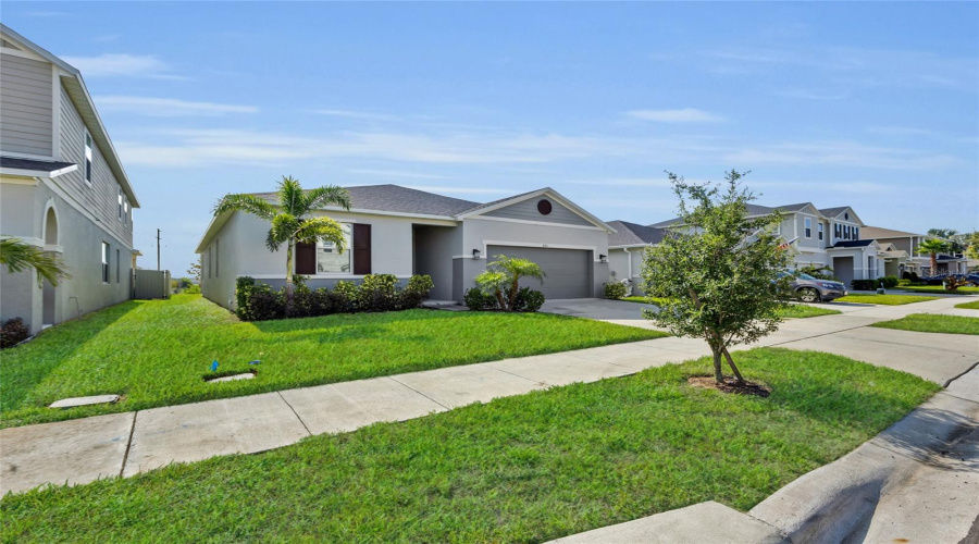DAVENPORT, Florida 33896, 4 Bedrooms Bedrooms, ,2 BathroomsBathrooms,Residential,For Sale,OVERPOOL AVE,0,MFRS5127529