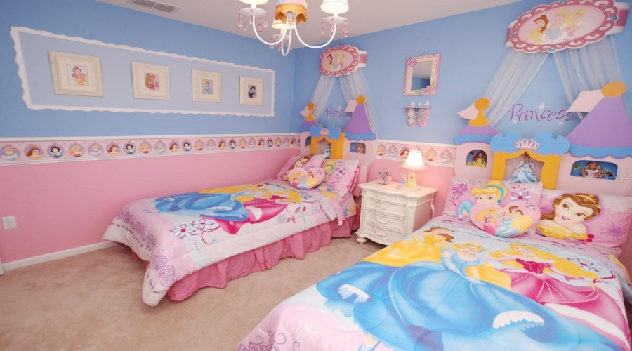 KISSIMMEE, Florida 34747, 6 Bedrooms Bedrooms, ,4 BathroomsBathrooms,Residential,For Sale,TOSTETH,0,MFRS5128304