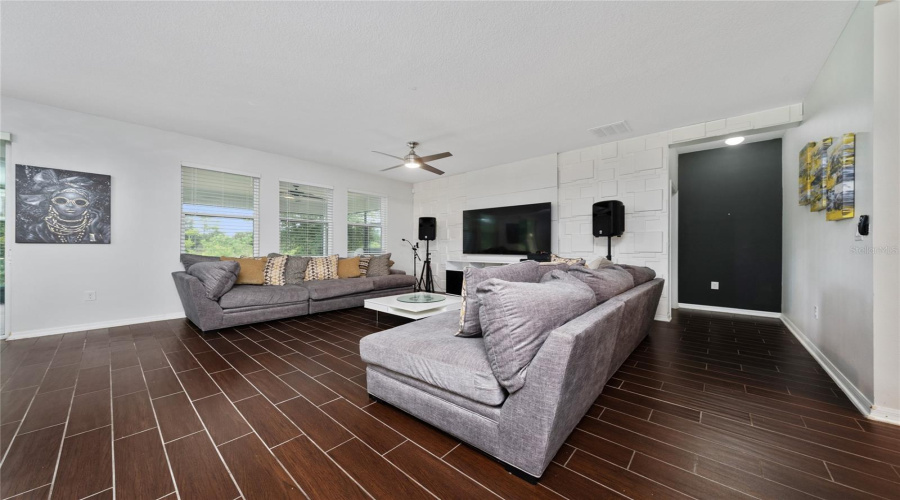 Davenport, Florida 33837, 4 Bedrooms Bedrooms, ,2 Bathroomsbathrooms,Residential,For Sale,Lakeshore,Mfrs5128282