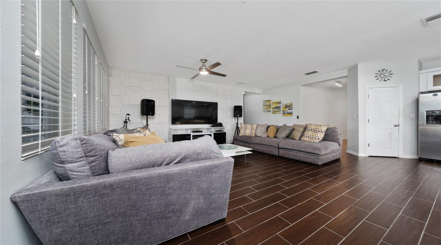Davenport, Florida 33837, 4 Bedrooms Bedrooms, ,2 Bathroomsbathrooms,Residential,For Sale,Lakeshore,Mfrs5128282