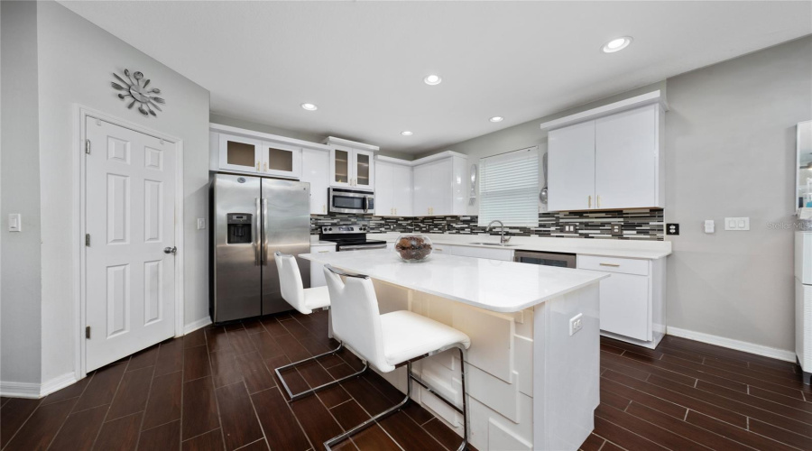Davenport, Florida 33837, 4 Bedrooms Bedrooms, ,2 Bathroomsbathrooms,Residential,For Sale,Lakeshore,Mfrs5128282