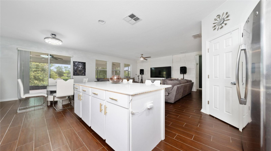 Davenport, Florida 33837, 4 Bedrooms Bedrooms, ,2 Bathroomsbathrooms,Residential,For Sale,Lakeshore,Mfrs5128282