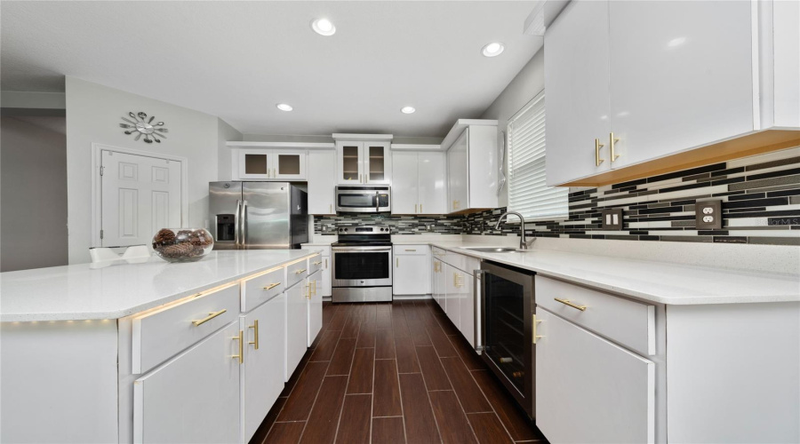 Davenport, Florida 33837, 4 Bedrooms Bedrooms, ,2 Bathroomsbathrooms,Residential,For Sale,Lakeshore,Mfrs5128282