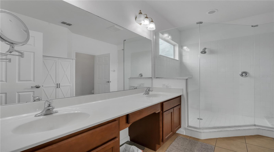 DAVENPORT, Florida 33837, 6 Bedrooms Bedrooms, ,5 BathroomsBathrooms,Residential,For Sale,CABELLO,0,MFRO6314956