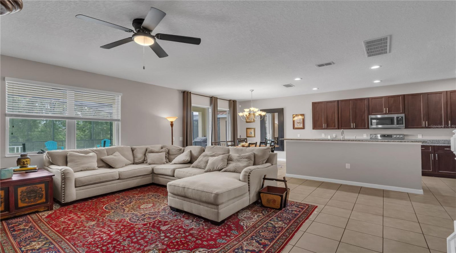 Nice and open living space!