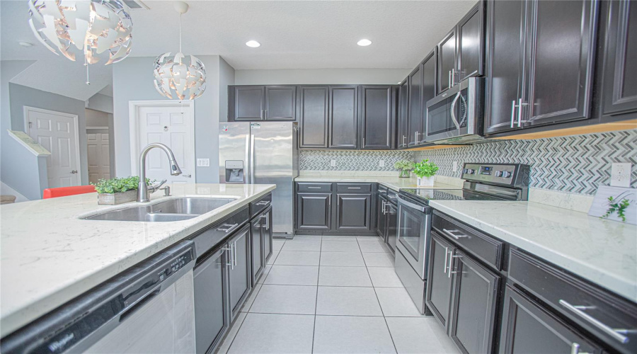 Davenport, Florida 33837, 5 Bedrooms Bedrooms, ,3 Bathroomsbathrooms,Residential,For Sale,Seville Dr,Mfro6315346