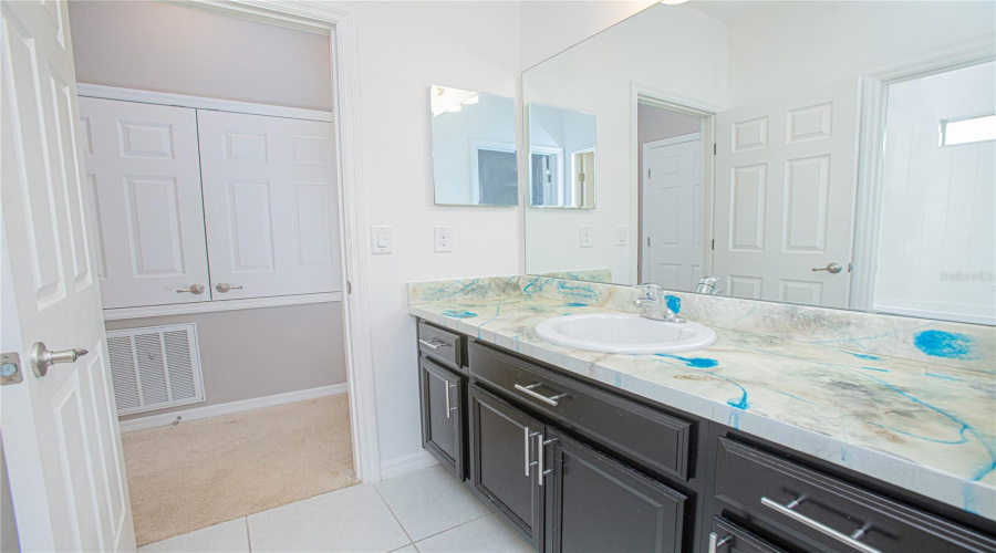Davenport, Florida 33837, 5 Bedrooms Bedrooms, ,3 Bathroomsbathrooms,Residential,For Sale,Seville Dr,Mfro6315346