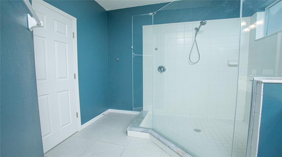 Davenport, Florida 33837, 5 Bedrooms Bedrooms, ,3 Bathroomsbathrooms,Residential,For Sale,Seville Dr,Mfro6315346