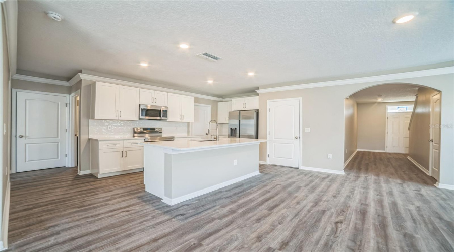 DAVENPORT, Florida 33837, 5 Bedrooms Bedrooms, ,3 BathroomsBathrooms,Residential,For Sale,EAGLEVIEW,0,MFRO6315568