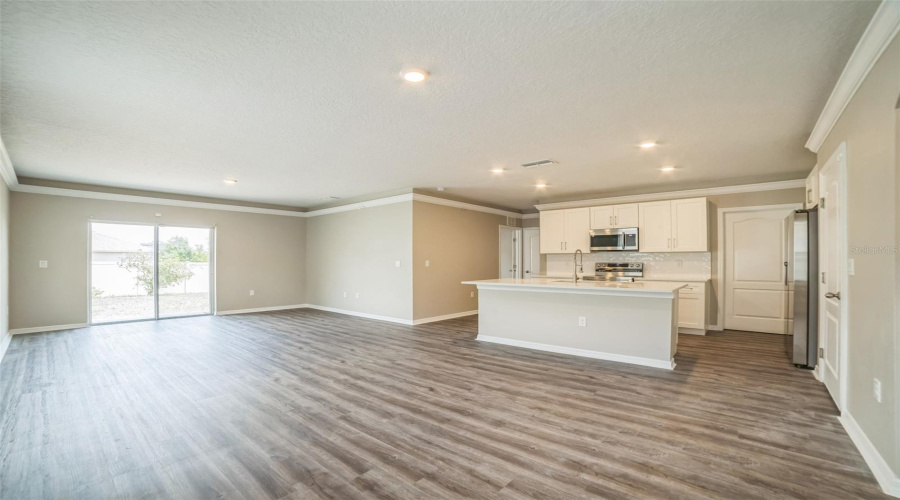 DAVENPORT, Florida 33837, 5 Bedrooms Bedrooms, ,3 BathroomsBathrooms,Residential,For Sale,EAGLEVIEW,0,MFRO6315568