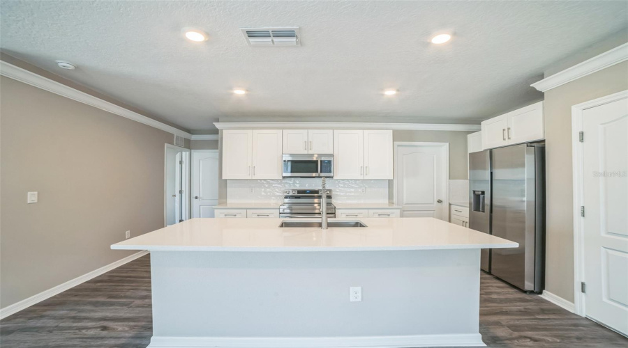 DAVENPORT, Florida 33837, 5 Bedrooms Bedrooms, ,3 BathroomsBathrooms,Residential,For Sale,EAGLEVIEW,0,MFRO6315568