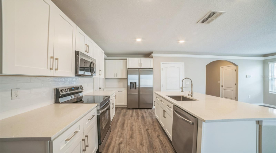 DAVENPORT, Florida 33837, 5 Bedrooms Bedrooms, ,3 BathroomsBathrooms,Residential,For Sale,EAGLEVIEW,0,MFRO6315568
