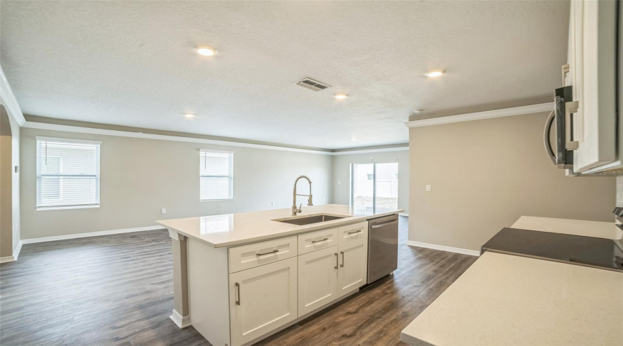 DAVENPORT, Florida 33837, 5 Bedrooms Bedrooms, ,3 BathroomsBathrooms,Residential,For Sale,EAGLEVIEW,0,MFRO6315568