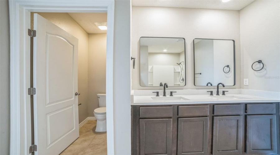 DAVENPORT, Florida 33837, 5 Bedrooms Bedrooms, ,3 BathroomsBathrooms,Residential,For Sale,EAGLEVIEW,0,MFRO6315568