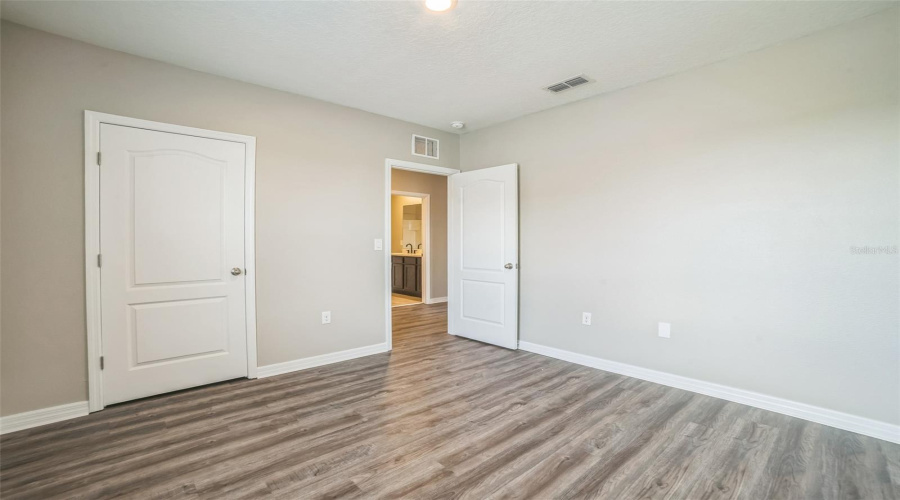 DAVENPORT, Florida 33837, 5 Bedrooms Bedrooms, ,3 BathroomsBathrooms,Residential,For Sale,EAGLEVIEW,0,MFRO6315568