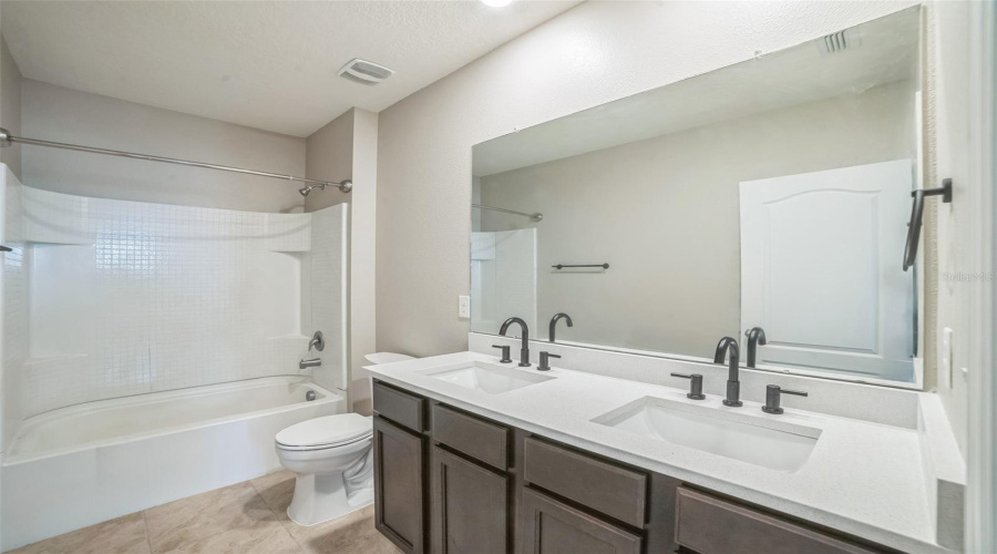 DAVENPORT, Florida 33837, 5 Bedrooms Bedrooms, ,3 BathroomsBathrooms,Residential,For Sale,EAGLEVIEW,0,MFRO6315568