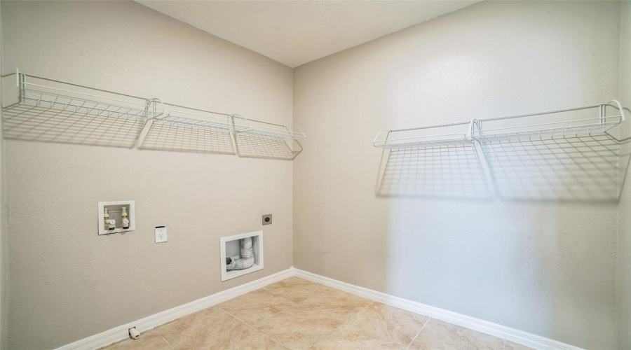 DAVENPORT, Florida 33837, 5 Bedrooms Bedrooms, ,3 BathroomsBathrooms,Residential,For Sale,EAGLEVIEW,0,MFRO6315568