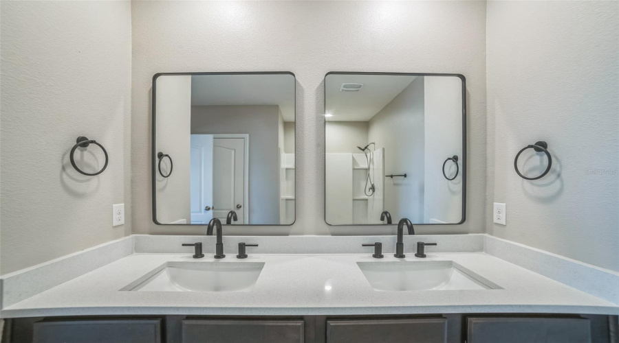 DAVENPORT, Florida 33837, 5 Bedrooms Bedrooms, ,3 BathroomsBathrooms,Residential,For Sale,EAGLEVIEW,0,MFRO6315568