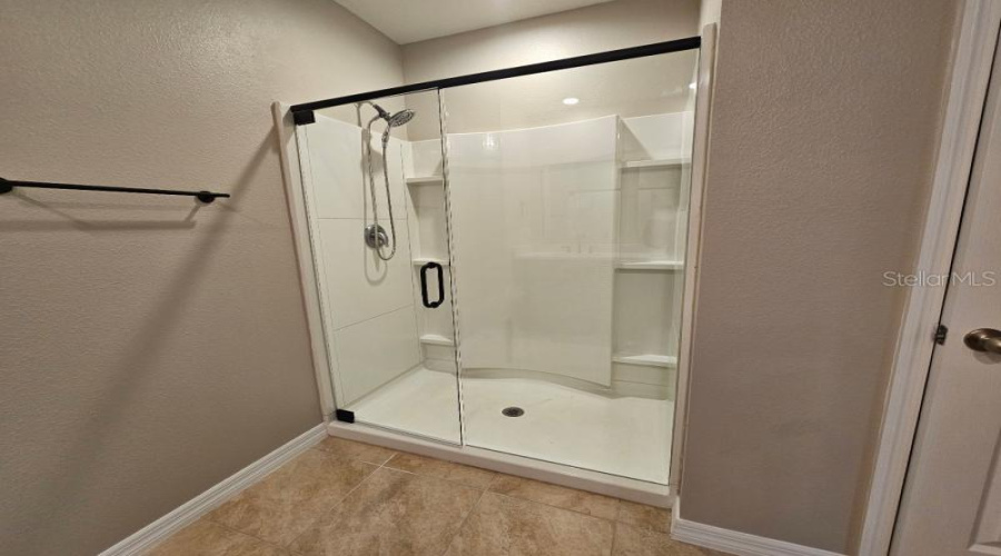 DAVENPORT, Florida 33837, 5 Bedrooms Bedrooms, ,3 BathroomsBathrooms,Residential,For Sale,EAGLEVIEW,0,MFRO6315568