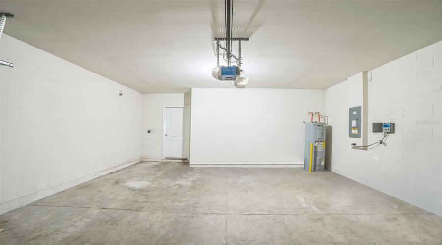 DAVENPORT, Florida 33837, 5 Bedrooms Bedrooms, ,3 BathroomsBathrooms,Residential,For Sale,EAGLEVIEW,0,MFRO6315568
