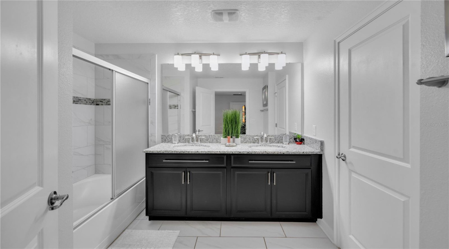Davenport, Florida 33896, 4 Bedrooms Bedrooms, ,3 Bathroomsbathrooms,Residential,For Sale,Dogleg,Mfro6314581