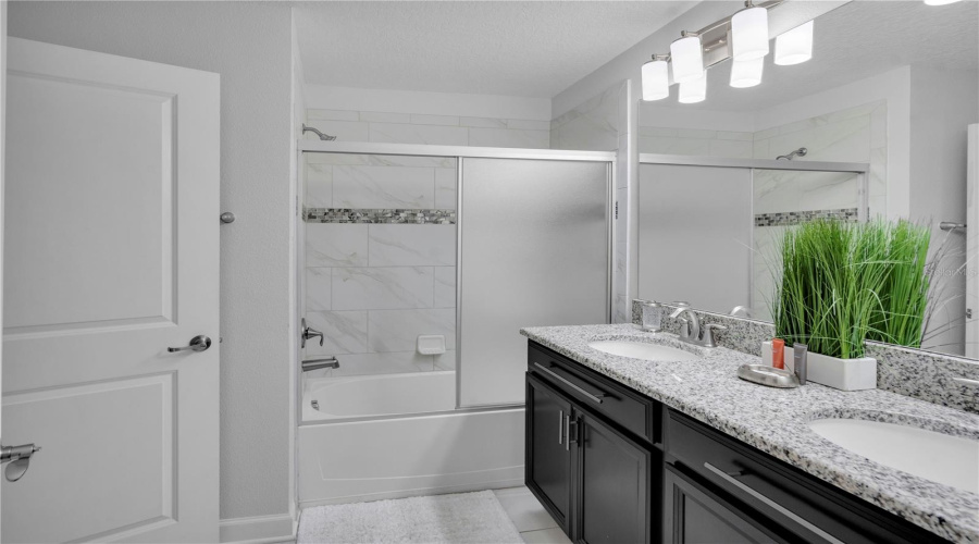 Davenport, Florida 33896, 4 Bedrooms Bedrooms, ,3 Bathroomsbathrooms,Residential,For Sale,Dogleg,Mfro6314581