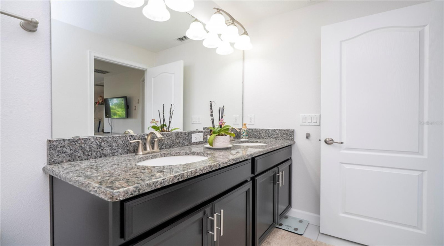 DAVENPORT, Florida 33896, 6 Bedrooms Bedrooms, ,5 BathroomsBathrooms,Residential,For Sale,SHINNECOCK HILLS,0,MFRO6314608