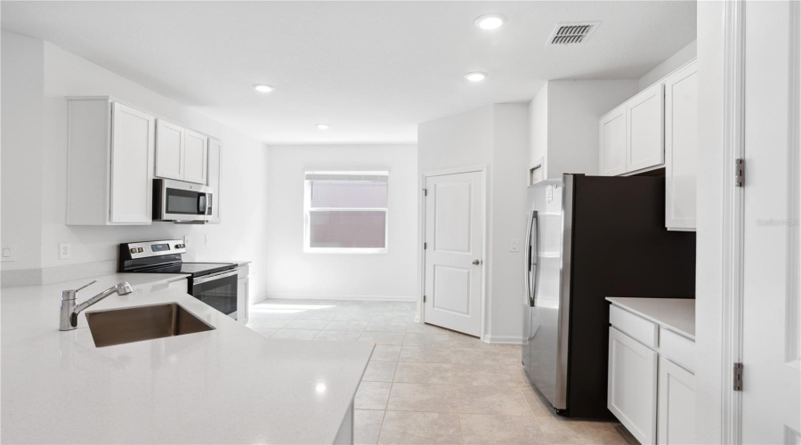 Davenport, Florida 33837, 4 Bedrooms Bedrooms, ,3 Bathroomsbathrooms,Residential,For Sale,Daring,Mfro6315023