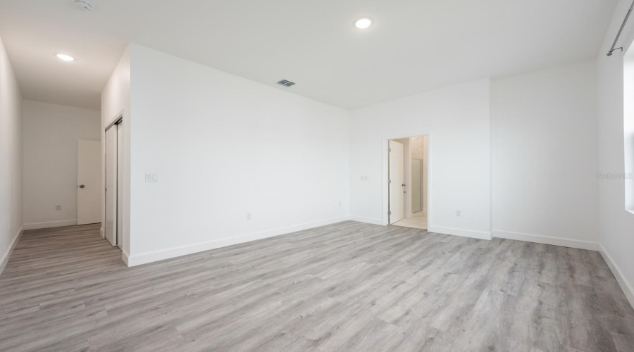 Upstairs, the 2nd spacious Master Suite provides ample space and is designed with its own en suite Bathroom.