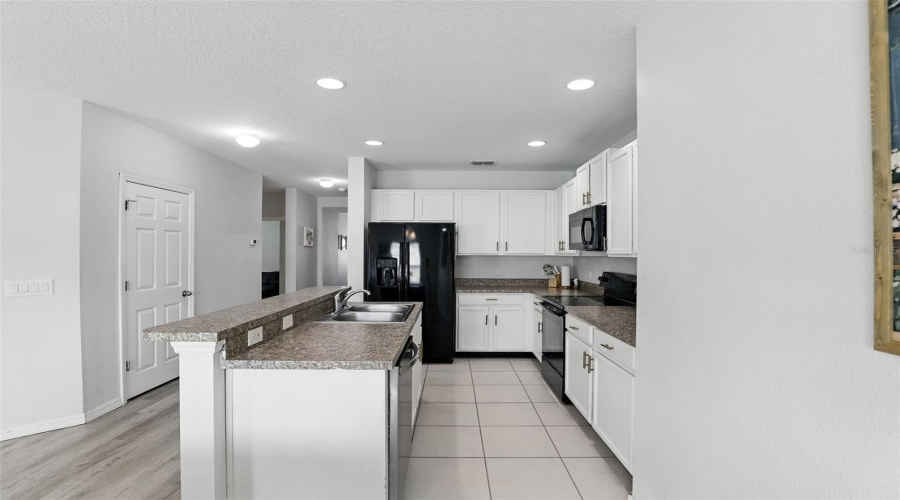 Davenport, Florida 33897, 4 Bedrooms Bedrooms, ,2 Bathroomsbathrooms,Residential,For Sale,Williamson,Mfro6315769