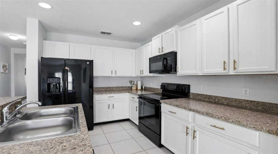 Davenport, Florida 33897, 4 Bedrooms Bedrooms, ,2 Bathroomsbathrooms,Residential,For Sale,Williamson,Mfro6315769
