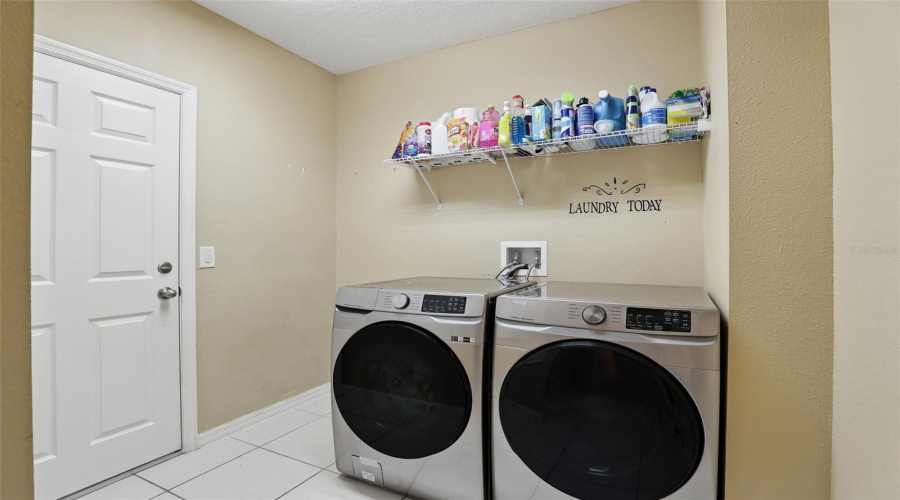 Davenport, Florida 33897, 4 Bedrooms Bedrooms, ,2 Bathroomsbathrooms,Residential,For Sale,Williamson,Mfro6315769