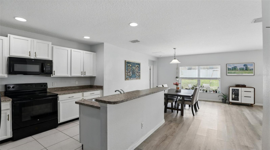 Davenport, Florida 33897, 4 Bedrooms Bedrooms, ,2 Bathroomsbathrooms,Residential,For Sale,Williamson,Mfro6315769