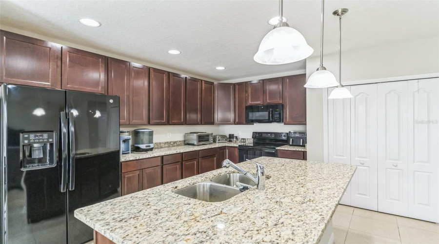 Davenport, Florida 33837, 4 Bedrooms Bedrooms, ,2 Bathroomsbathrooms,Residential,For Sale,Sardinia,Mfrtb8393808