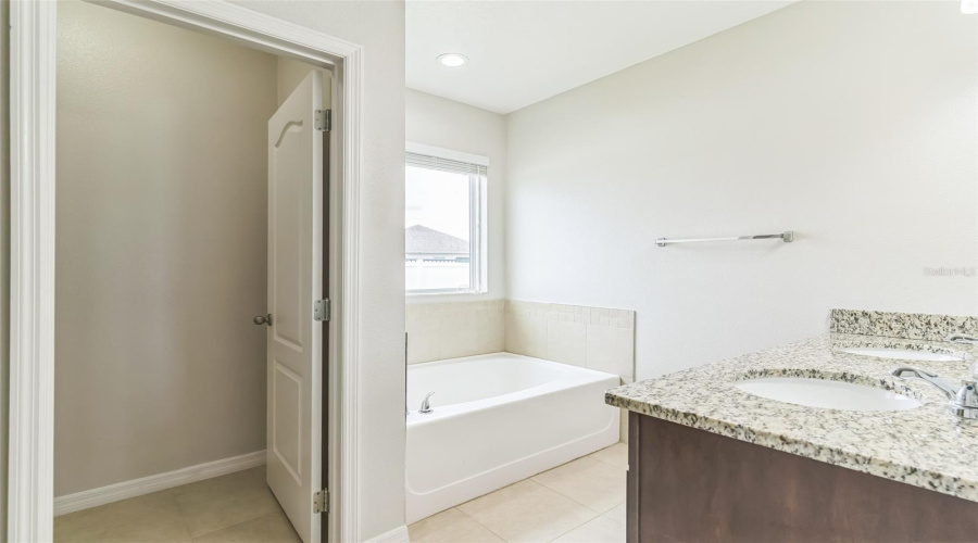 Davenport, Florida 33837, 4 Bedrooms Bedrooms, ,2 Bathroomsbathrooms,Residential,For Sale,Sardinia,Mfrtb8393808