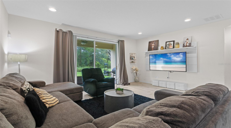Kissimmee, Florida 34746, 3 Bedrooms Bedrooms, ,2 Bathroomsbathrooms,Residential,For Sale,Jernigan,Mfro6315856