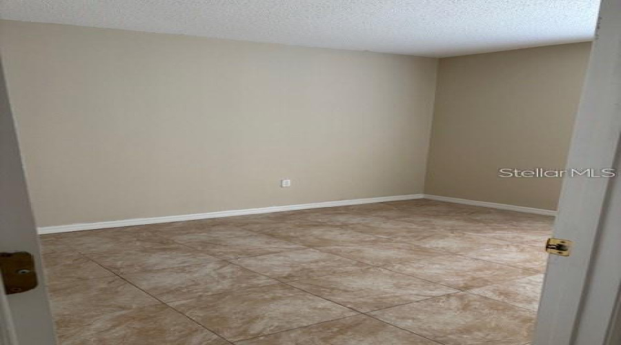 KISSIMMEE, Florida 34746, 3 Bedrooms Bedrooms, ,2 BathroomsBathrooms,Residential,For Sale,AUGUSTA,0,MFRR4909435