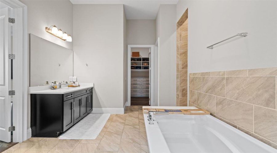 Orlando, Florida 32836, 4 Bedrooms Bedrooms, ,3 Bathroomsbathrooms,Residential,For Sale,Chilton,Mfro6313429